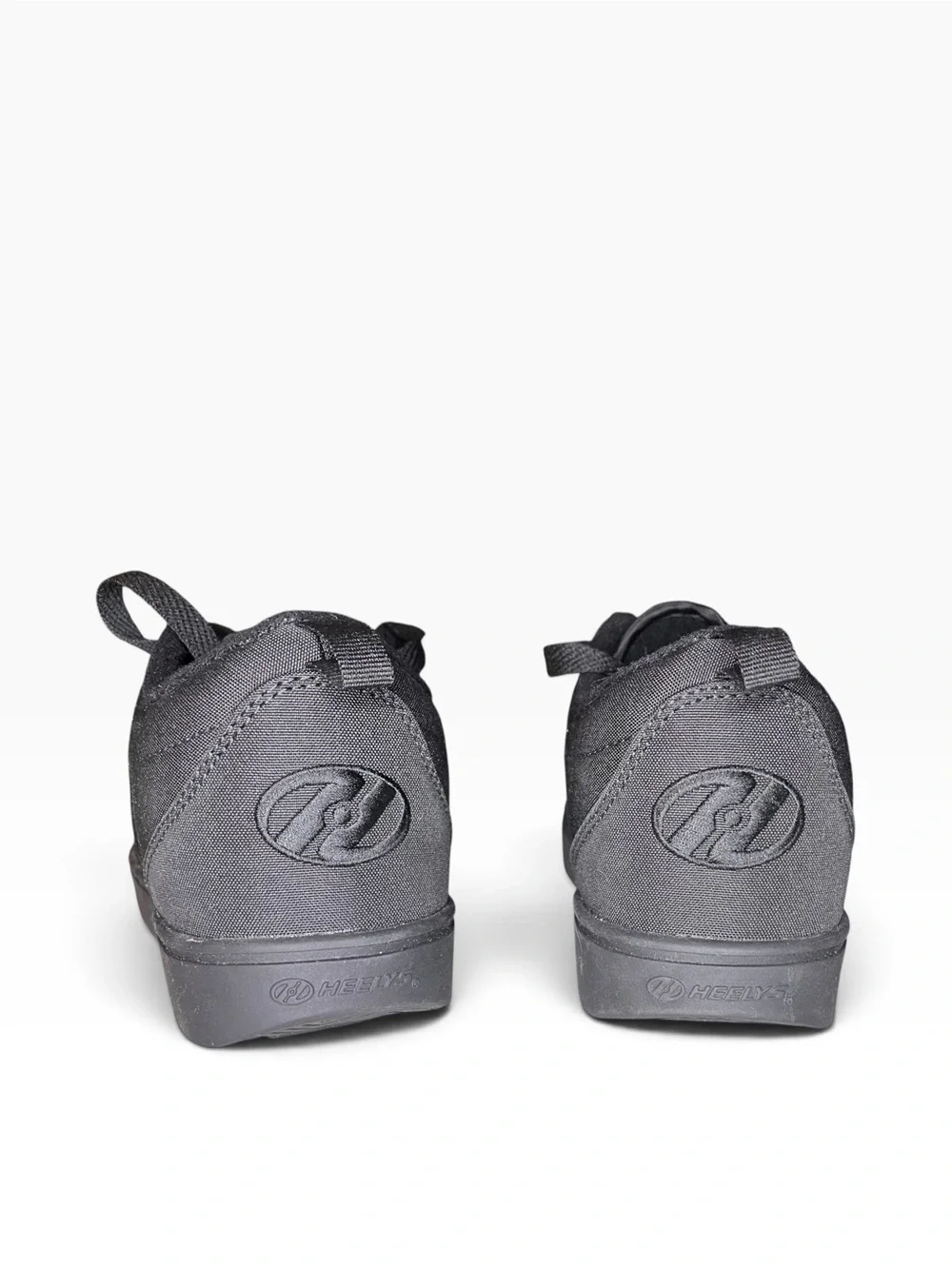 Heelys Kids Low-Top Sneakers in Black